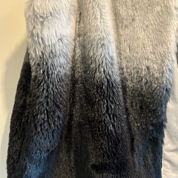 Vince Camuto Ombré Black to White Faux Fur Vest Sleeveless Jacket 2xl. - Picture 2 of 3
